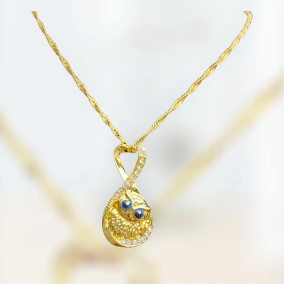 Gorgeous Gold Owl Pendant Necklace - Picture 3 of 10